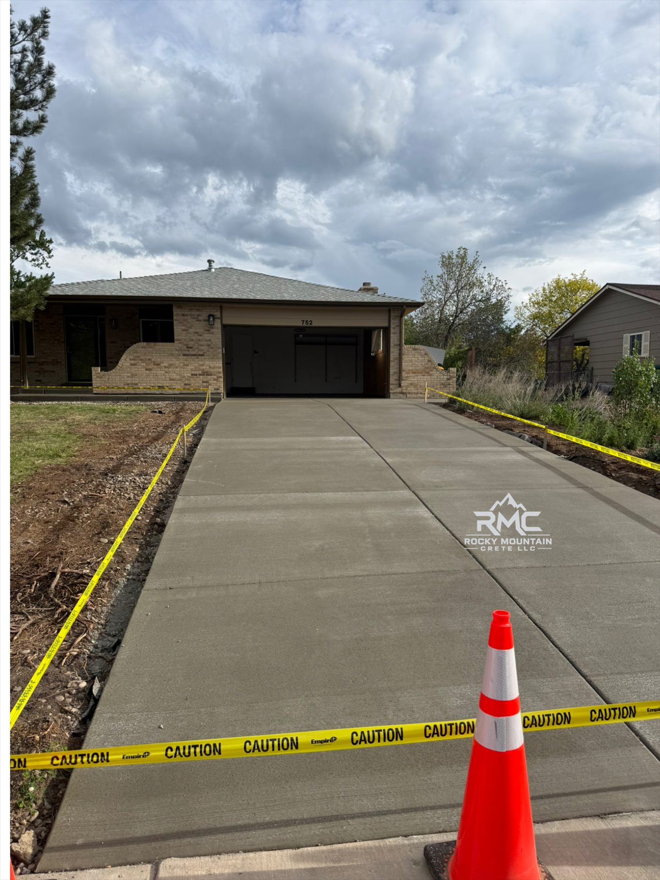 New concrete driveway after replacement
